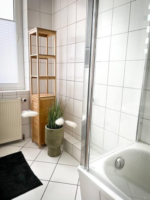 Ferienwohnung Bali Style Mit High Speed Wlan Und Gratis Parkplatz Gera Exterior photo